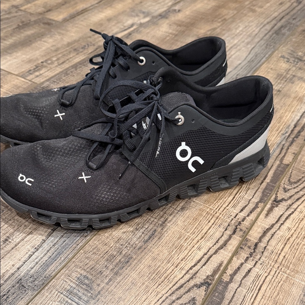On Running Men's Black and Gray Athletic Shoes